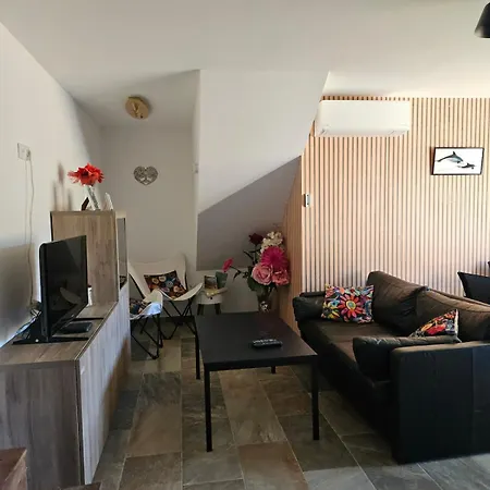 Rez De Avec 70m2 Avec Parking Prive