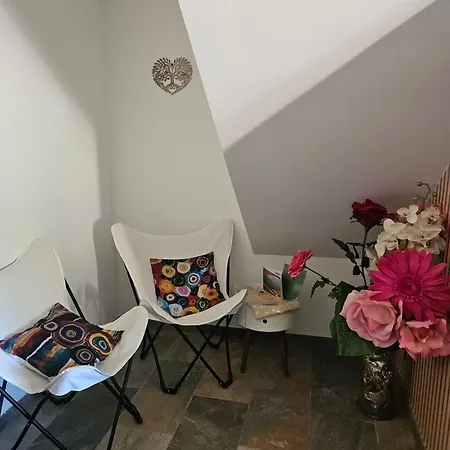 Rez De Avec 70m2 Avec Parking Prive *